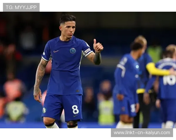 切尔西恩佐偏前位置远射破门技术细腻,打破赛场束缚 切尔西恩佐偏前位置远射破门技术细腻,打破赛场束缚