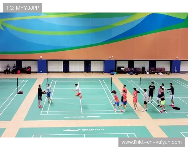 “东安湖体育公园:铁人三项选手体力与毅力的极限挑战” “东安湖体育公园:铁人三项选手体力与毅力的极限挑战”